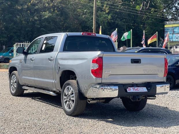 Toyota Tundra 1794 5.7L V8 4x4 CrewMax 5.6 ft. box 145.7 in. WB 2020