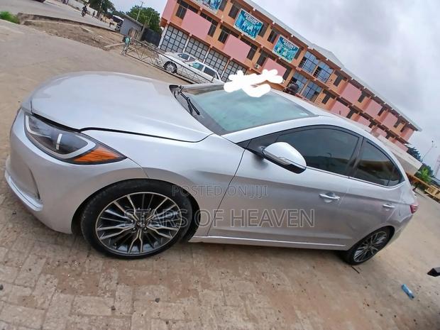 Hyundai Elantra 2018 Silver