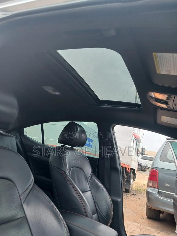 Hyundai Elantra 2018 Silver
