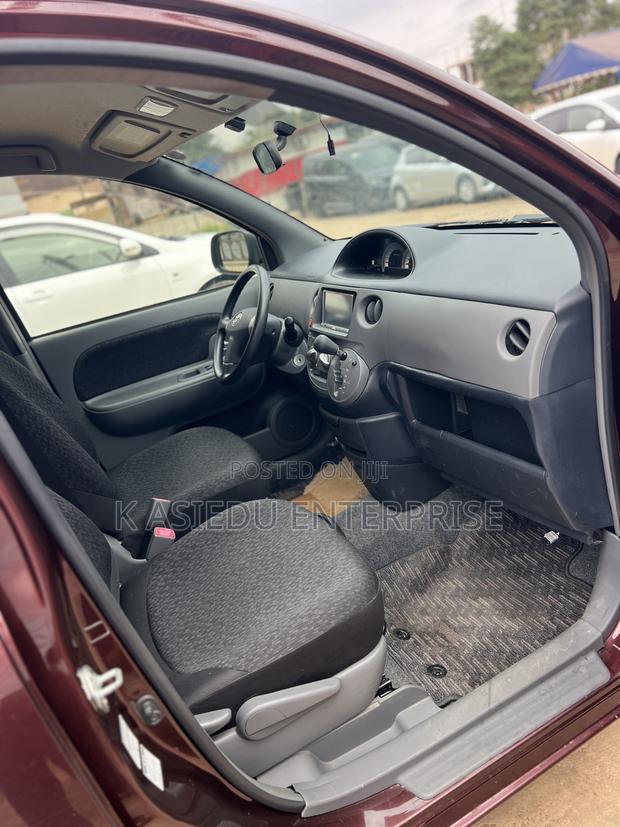 Toyota Sienta 1.5 FWD 2012 Burgundy