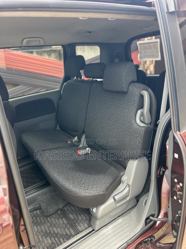 Toyota Sienta 1.5 FWD 2012 Burgundy