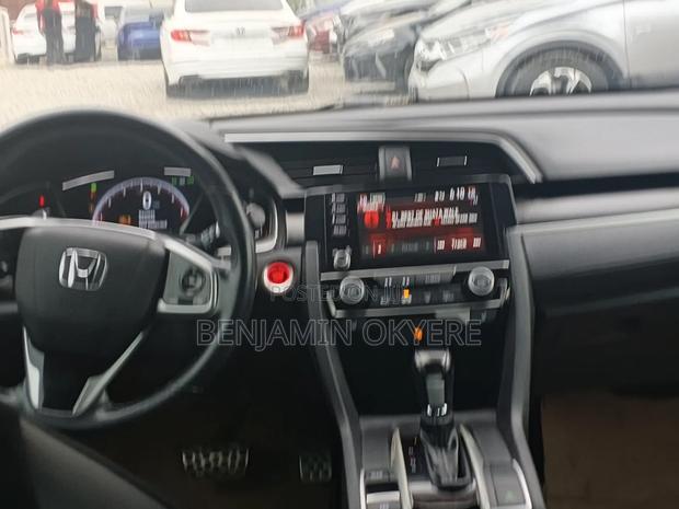 Honda Civic 2019 White