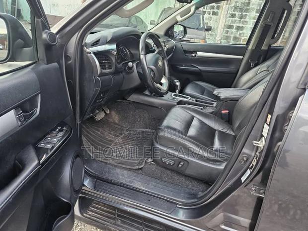 Toyota Hilux 2019 Black