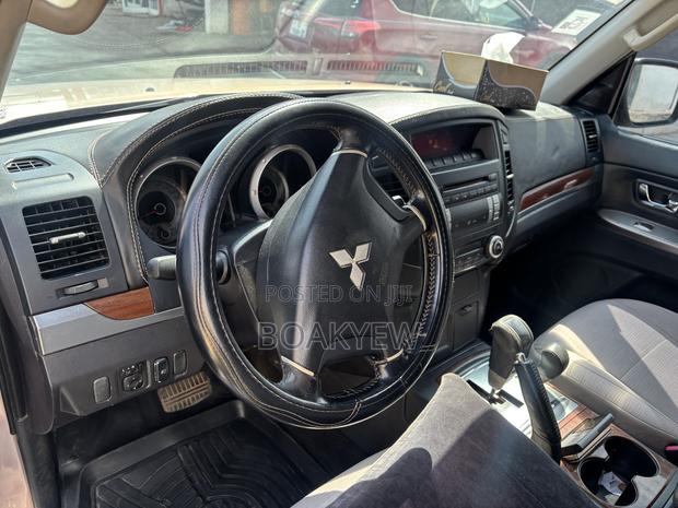 Mitsubishi Pajero Sport 2010 Beige