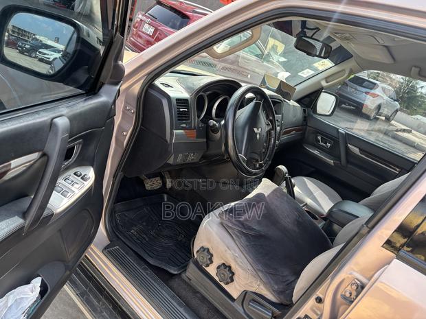Mitsubishi Pajero Sport 2010 Beige
