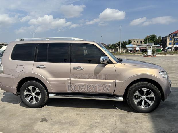 Mitsubishi Pajero Sport 2010 Beige