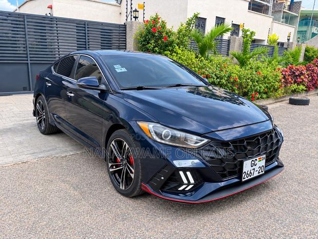 Hyundai Elantra Limited Sedan FWD (2.0L 4cyl 6A) 2017 Black