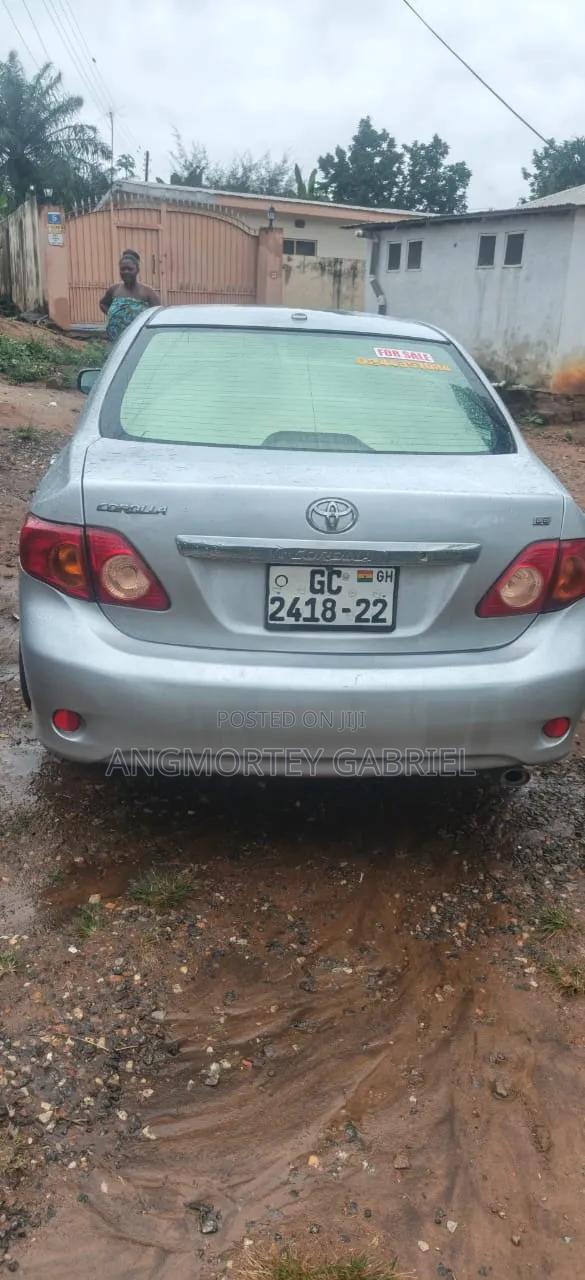 Toyota Corolla 2010 Silver