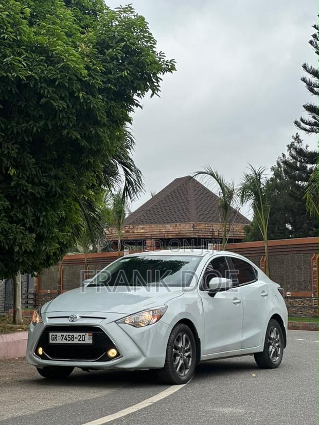Toyota Yaris iA 1.5 FWD 2019 Gray
