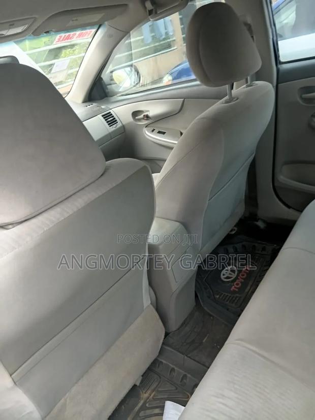 Toyota Corolla 2010 Silver