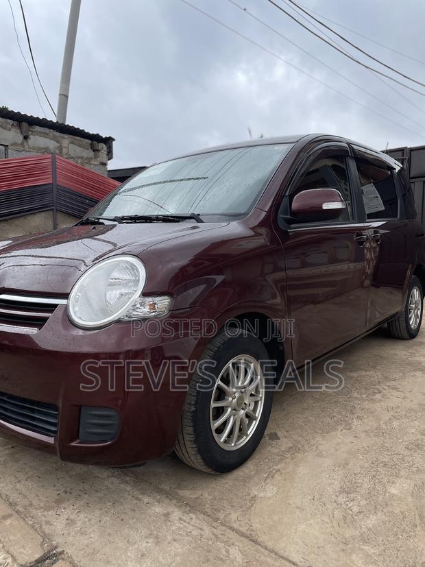 Toyota Sienta 1.5 AWD 2012 Maroon