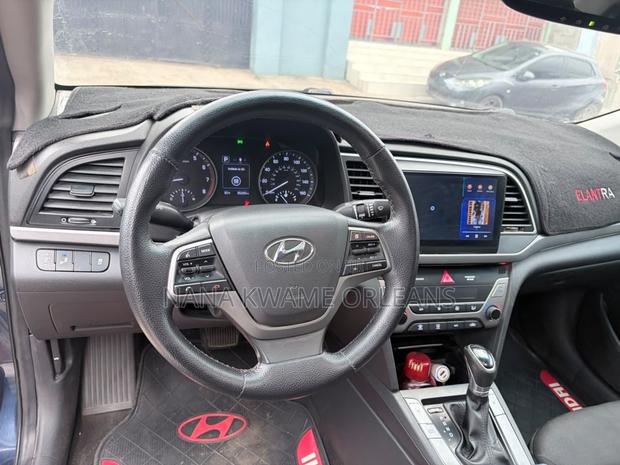 Hyundai Elantra Limited Sedan FWD (2.0L 4cyl 6A) 2017 Black