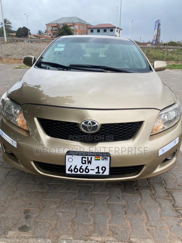 Toyota Corolla LE 4dr Sedan (1.8L 4cyl 4A) 2010 Gold