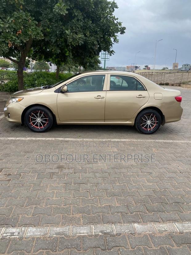 Toyota Corolla LE 4dr Sedan (1.8L 4cyl 4A) 2010 Gold
