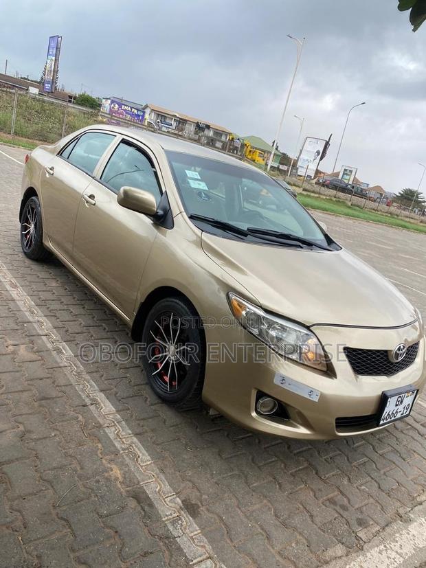 Toyota Corolla LE 4dr Sedan (1.8L 4cyl 4A) 2010 Gold