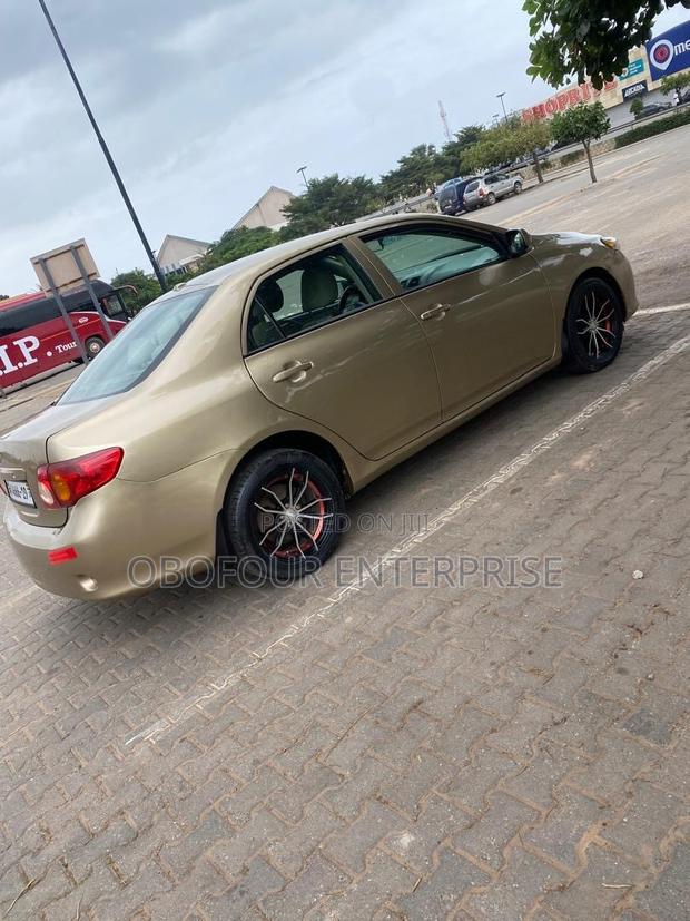 Toyota Corolla LE 4dr Sedan (1.8L 4cyl 4A) 2010 Gold