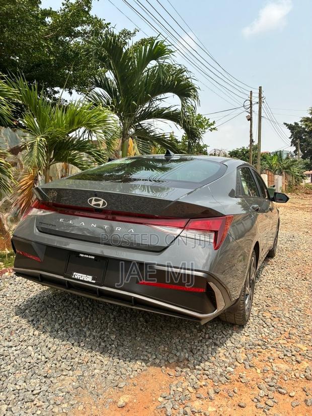New Hyundai Elantra Limited 2024 Gray