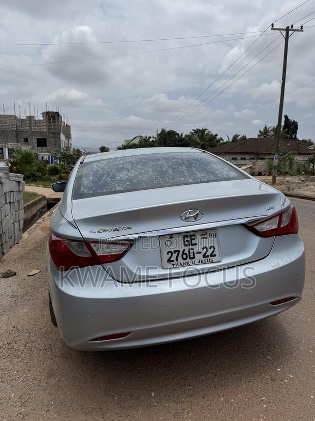 Hyundai Sonata GLS Sedan FWD (2.4L 4cyl 6A) 2012 Silver