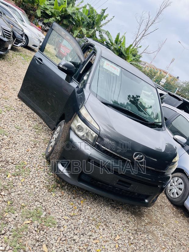 Toyota Voxy X L Edition 2WD 8-Seater 2012 Gray