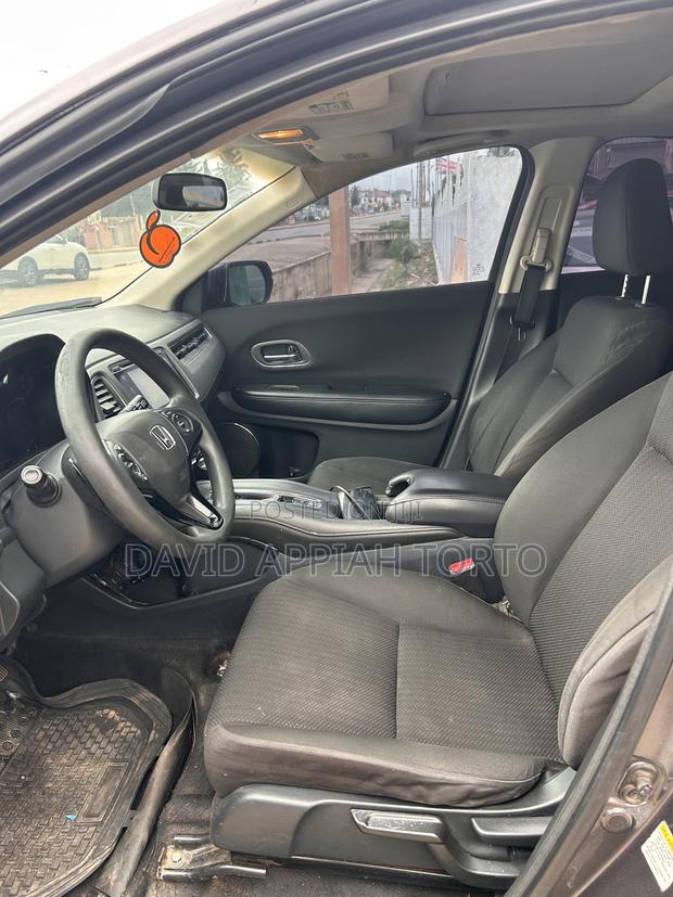 Honda HR-V 4dr SUV (1.5L 4cyl CVT) 2016 Gray