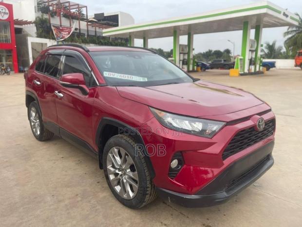 Toyota RAV4 2019 Burgundy