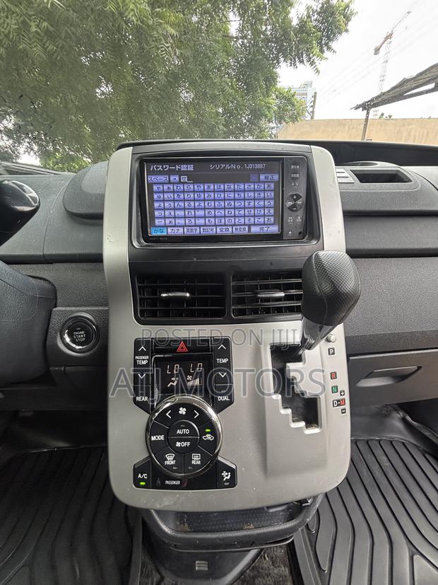 Toyota Voxy 2012 Gray