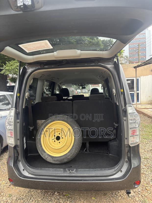 Toyota Voxy 2012 Gray