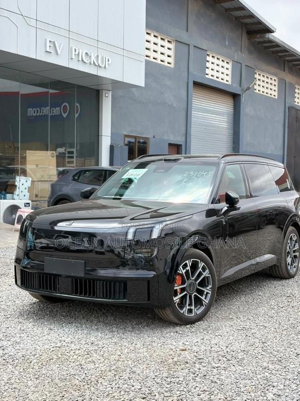 Lynk & Co 900 2025 Black