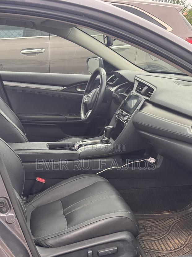 Honda Civic Touring 4dr Sedan (1.5L 4cyl) 2017 Gray
