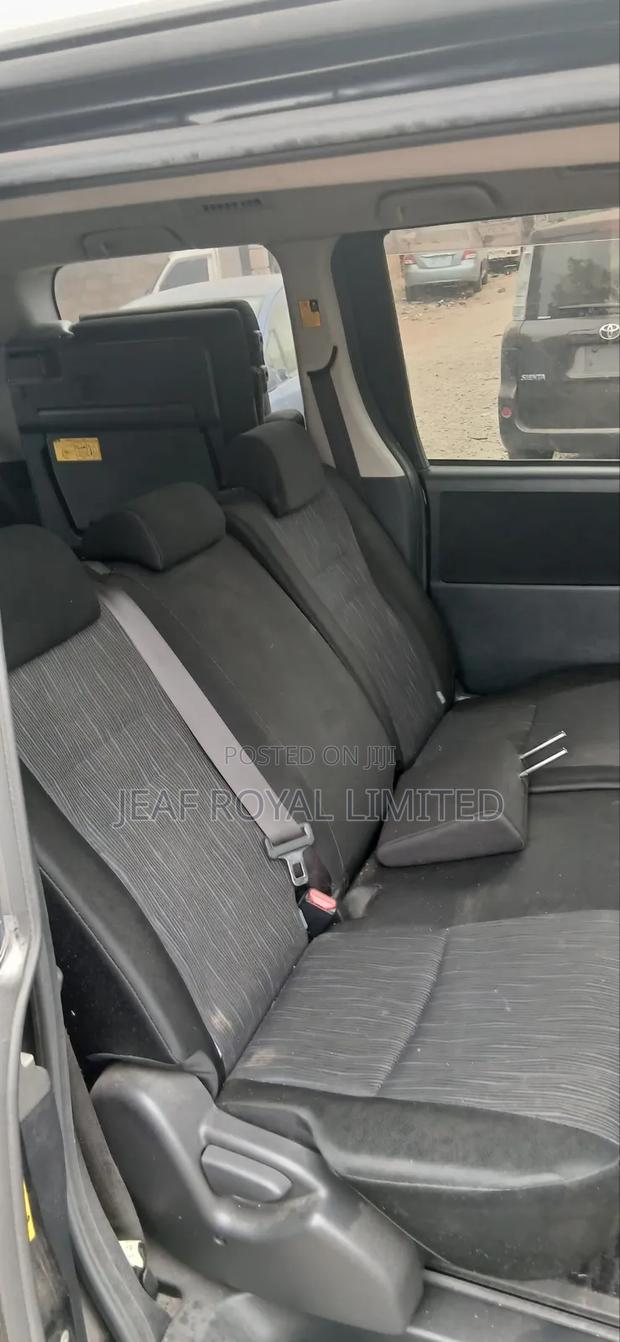Toyota Voxy X 2WD 8-Seater 2012 Black