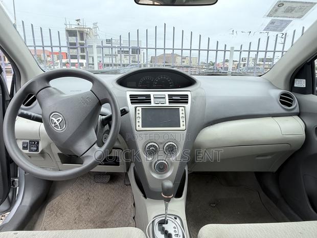 Toyota Belta 2012 Silver