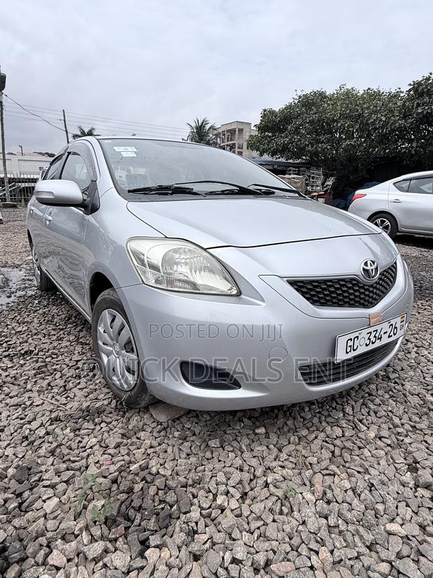 Toyota Belta 2012 Silver