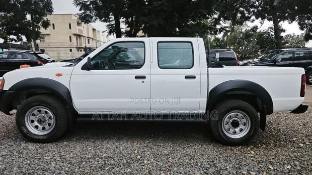 Nissan Hardbody 2020 White