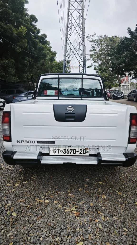 Nissan Hardbody 2020 White