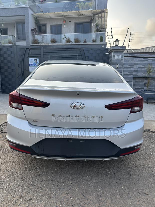 Hyundai Elantra SE 2019 Silver