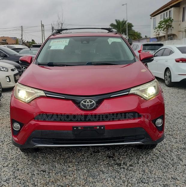 Toyota RAV4 XLE AWD (2.5L 4cyl 6A) 2017 Red