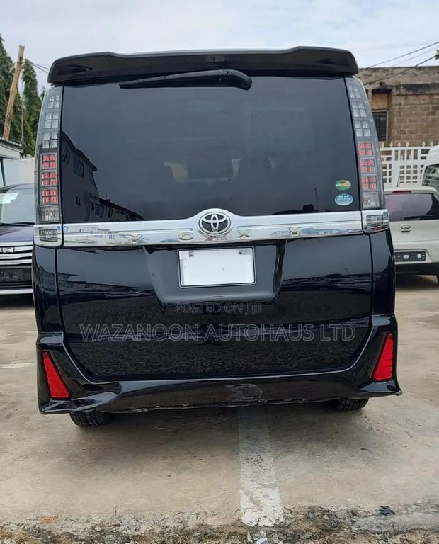 Toyota Voxy V 2WD 7-Seater 2016 Black