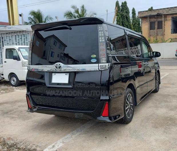 Toyota Voxy V 2WD 7-Seater 2016 Black