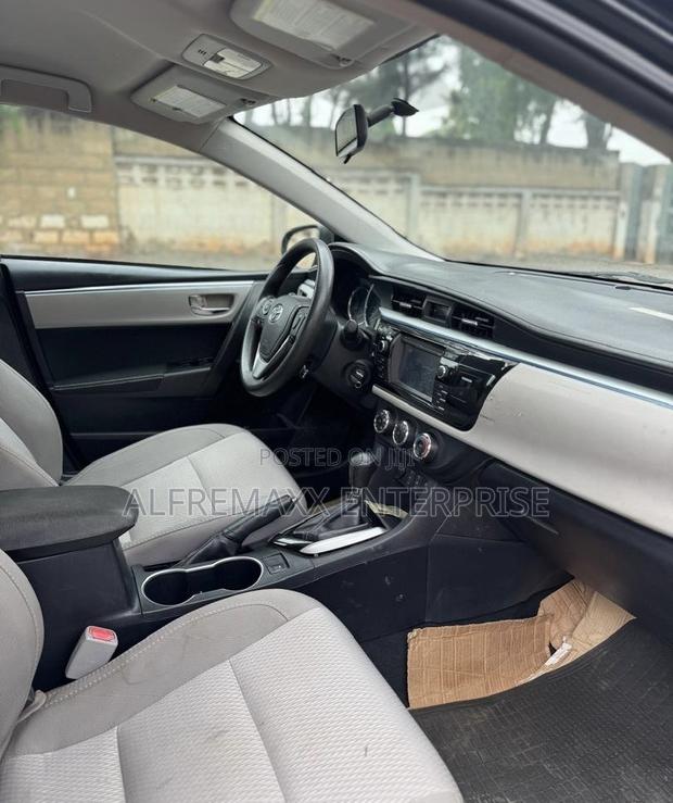 Toyota Corolla LE 4dr Sedan (1.8L 4cyl CVT) 2016 Black