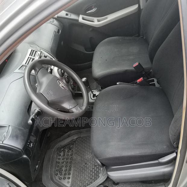 Toyota Vitz 1.3 AWD 3dr 2010 Gray