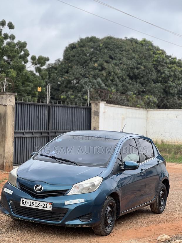 Toyota Vitz 2012 Blue