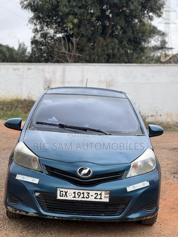 Toyota Vitz 2012 Blue