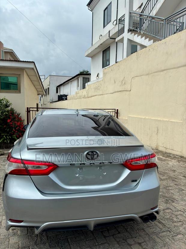 Toyota Camry XLE 2022 Silver