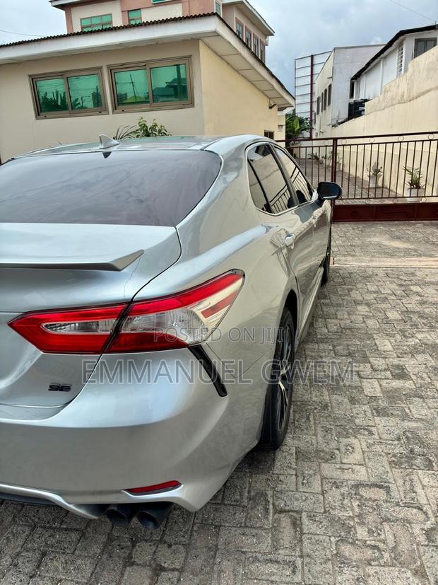 Toyota Camry XLE 2022 Silver