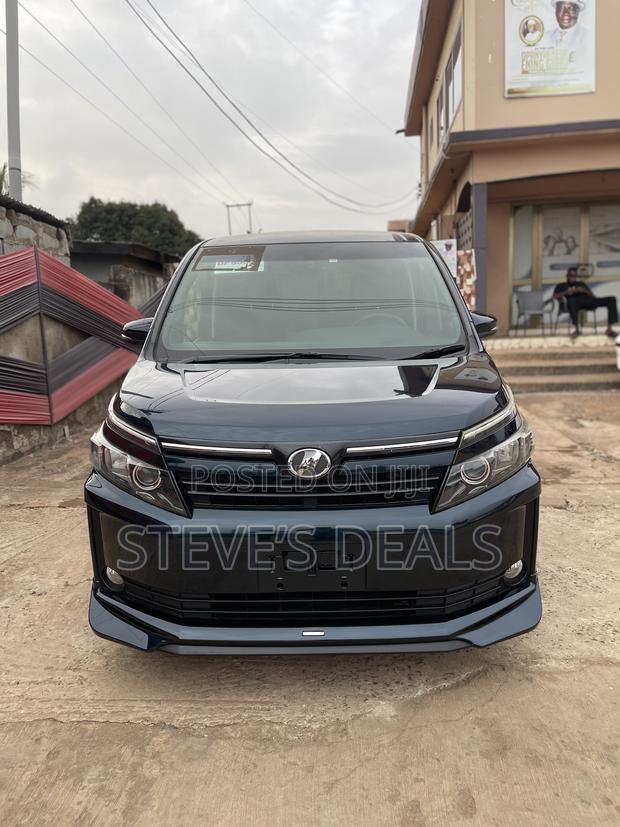 Toyota Voxy 2015 Black