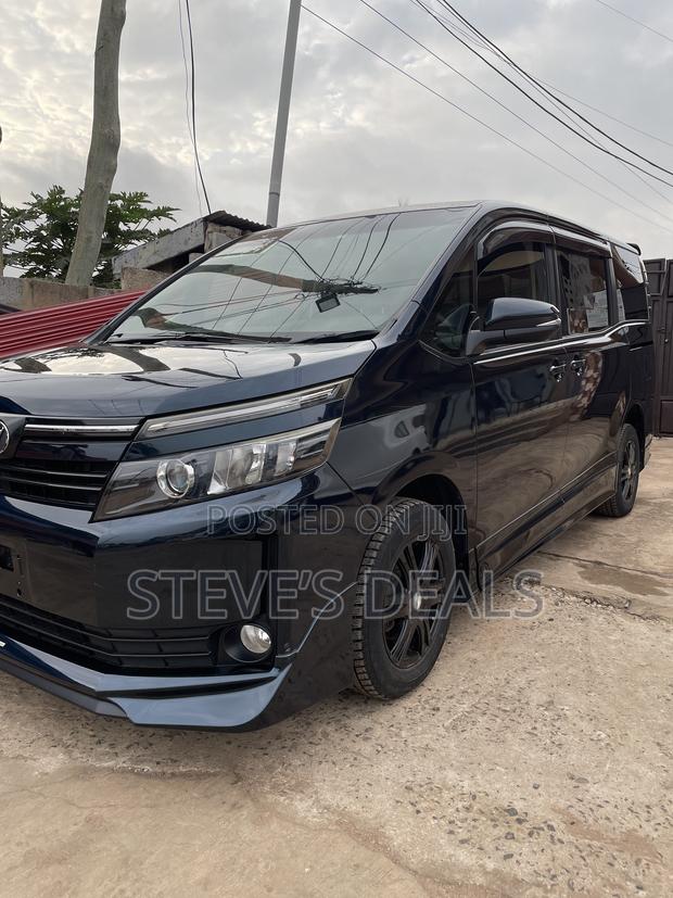 Toyota Voxy 2015 Black