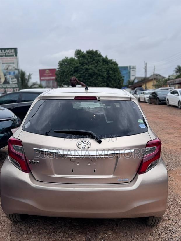 Toyota Vitz 1.3 AWD 5dr 2016 Beige
