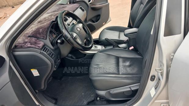 Toyota Corolla LE 4dr Sedan (1.8L 4cyl 4A) 2011 Silver