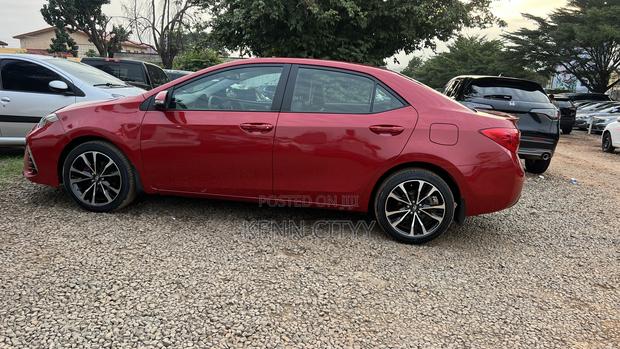 Toyota Corolla XSE (1.8L 4cyl 2A) 2018 Red