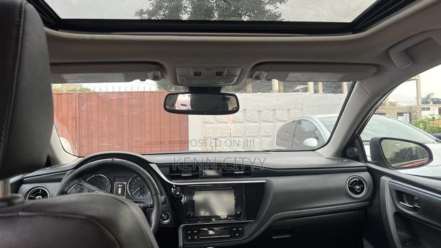 Toyota Corolla XSE (1.8L 4cyl 2A) 2018 Red